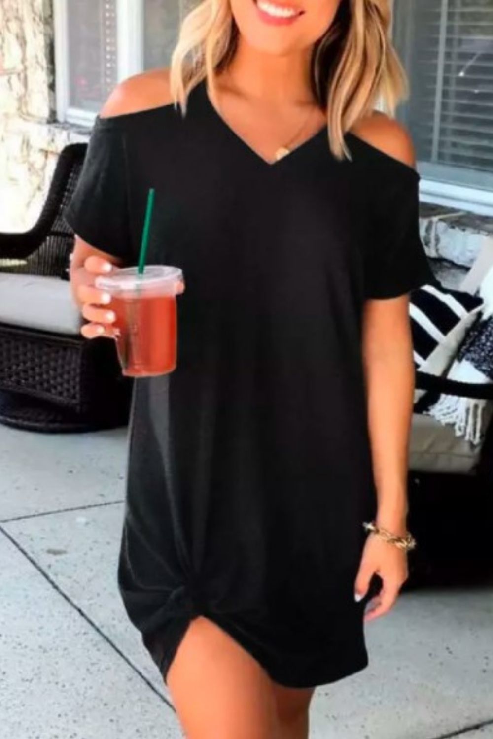 Solid Cold Shoulder Mini
Dress without Necklace In Black