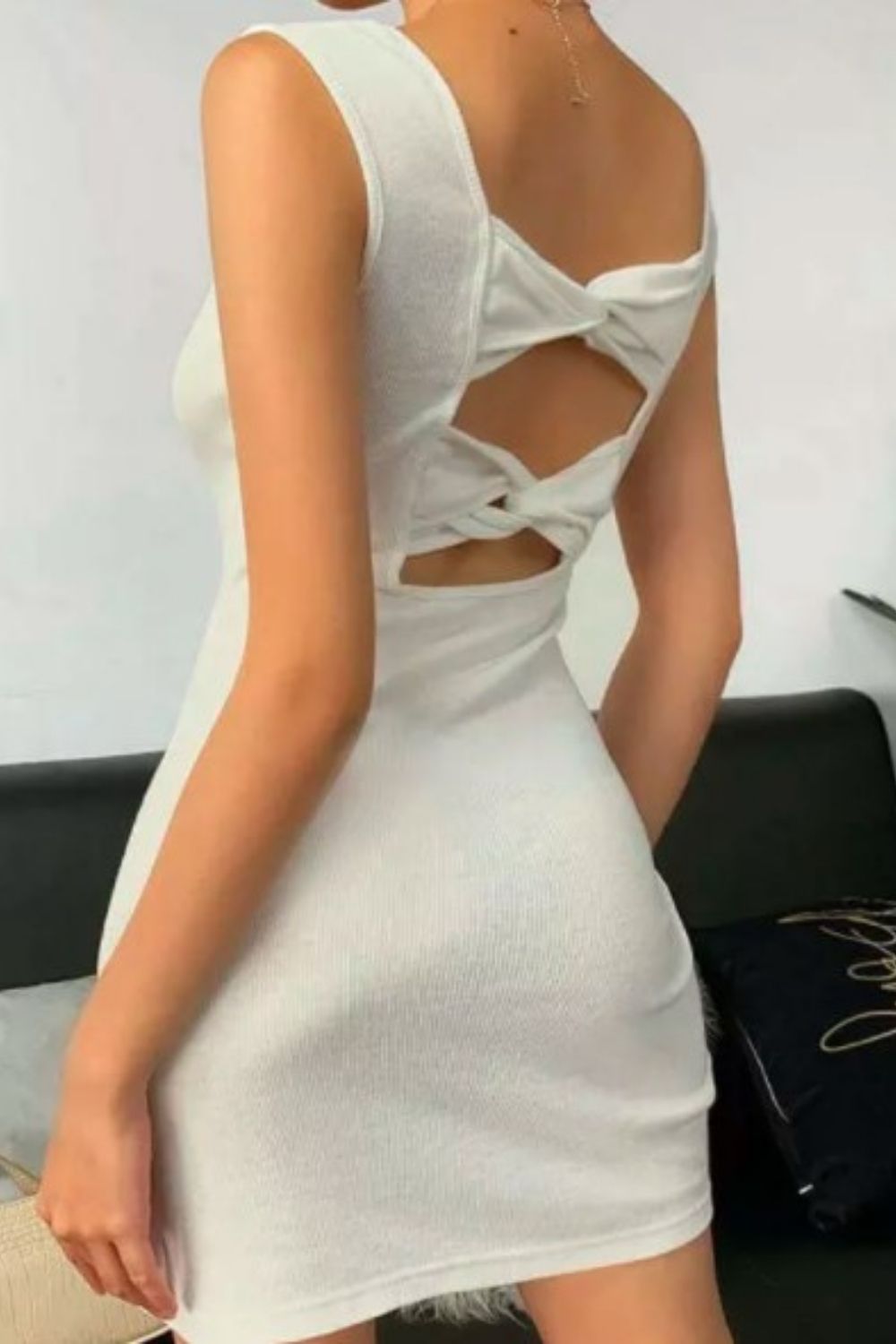 Hollow Out Twist Slit
Bodycon Dress In White